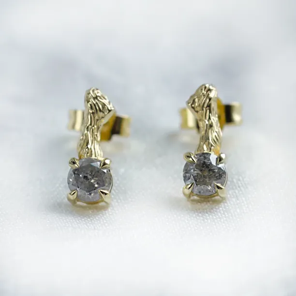 Stud earrings with salt and pepper diamonds and twig element ERNA Image