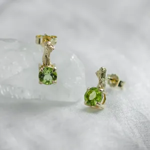 Stud earrings with peridot and twig DEAN Thumbnail