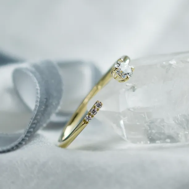 Open ring with diamonds LEIA Image