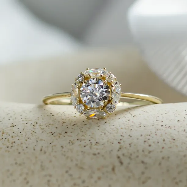 Romantic halo moissanite engagement ring ÉDITH Image