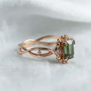 Unique vintage gold ring with green sapphire and diamonds BAROQUE Thumbnail