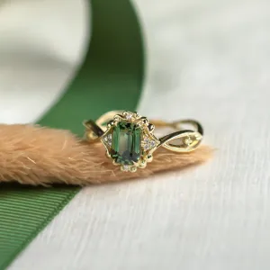 Unique vintage gold ring with green sapphire and diamonds BAROQUE Thumbnail