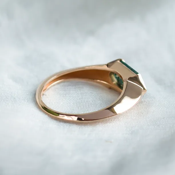 Original east west ring with trendy solid bezel and hexagonal moss agate SEI Image