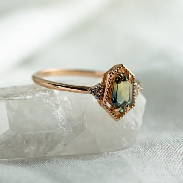 Gold vintage ring with hexagon sapphire and diamonds MAISY Image