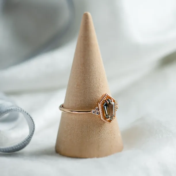 Gold vintage ring with hexagon sapphire and diamonds MAISY Image