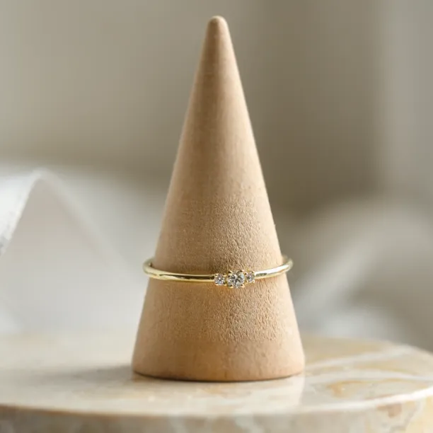 Minimalist ring with diamonds HANNAH Image