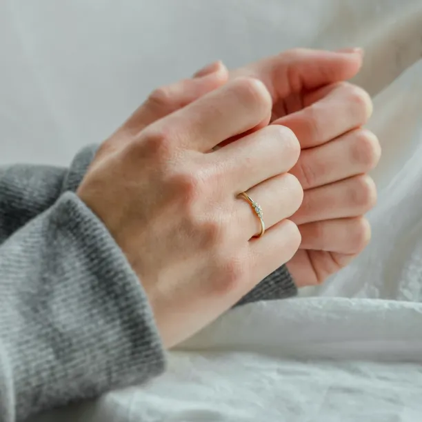 Minimalist engagement ring with diamonds JUDY Image