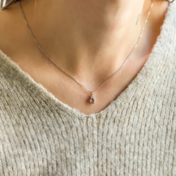 Delicate gold necklace with morganite and side diamonds FEMINA Image