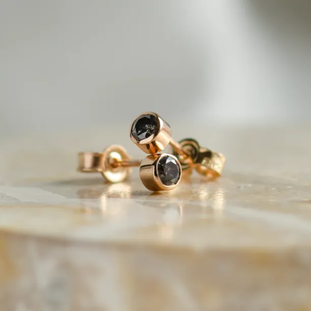 Minimalist gold earrings with salt and pepper diamonds in bezel setting NOLA Image