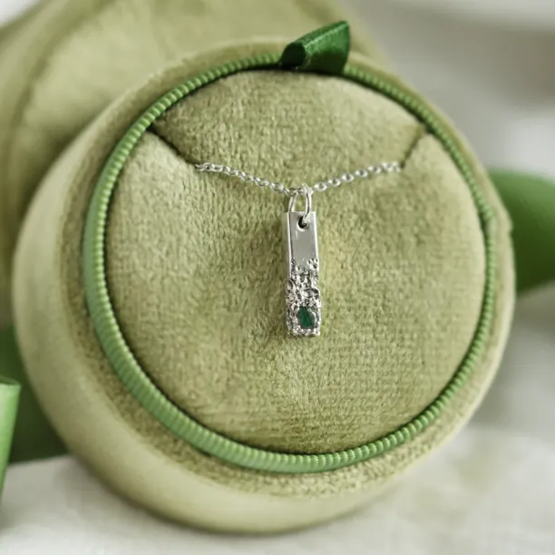 Unusual pendant with perforation and moss agate LIVE Image