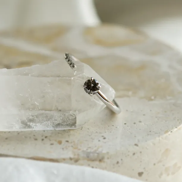 Open ring with salt and pepper diamond and classic diamonds BRAIDY Image