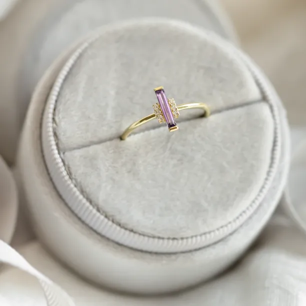 Original ring with baguette amethyst and side diamonds NAIMA Image