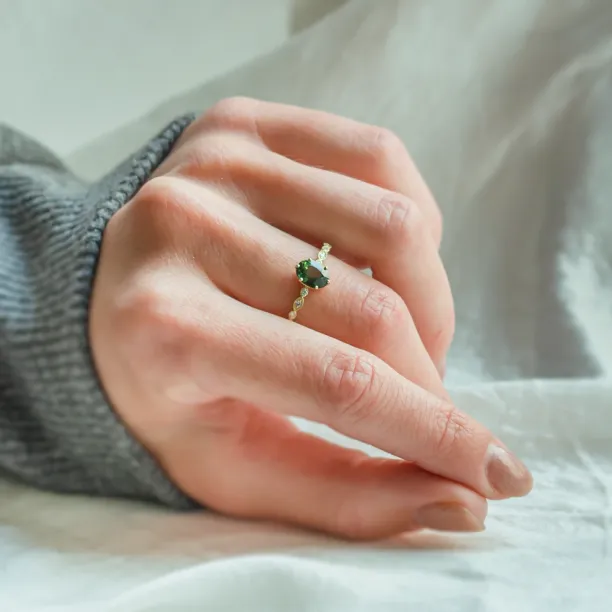 Vintage engagement ring with green sapphire and diamonds MADDIE Image