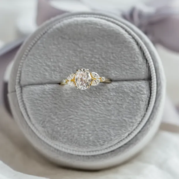 Gold vintage ring with moissanity GEMMA Image