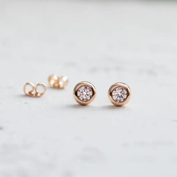 Gold earrings with diamonds in bezel style BECKY Image