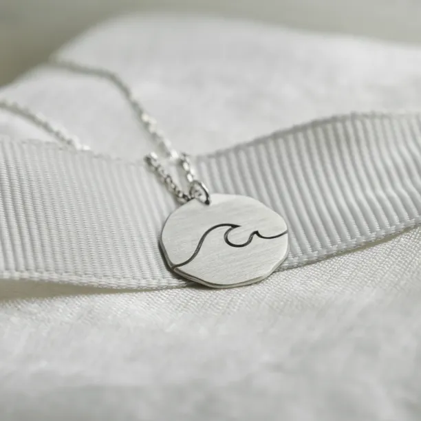 Matte gold necklace with wave ATLANTIC Image