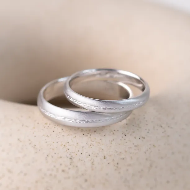 Unusual wedding rings with embossed rope NASH Image