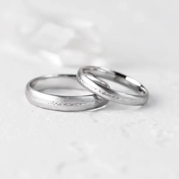 Unusual wedding rings with embossed rope NASH Image