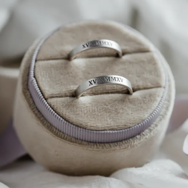 Engraved wedding rings with Roman numerals NADIA Image