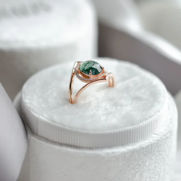 Luxury gold ring with moss agate and diamonds PINIA Image