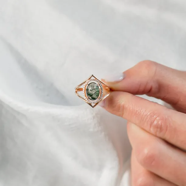 Luxury gold ring with moss agate and diamonds PINIA Image