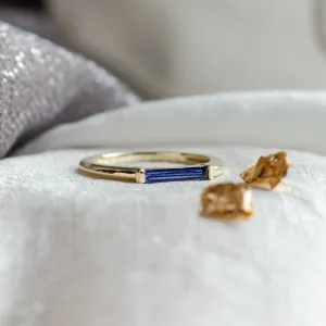 Gold ring with laboratory sapphire in baguette shape CYNTHIA Thumbnail
