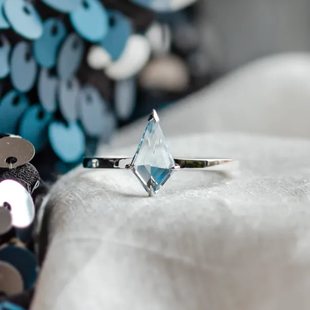 Gold ring with kite topaz DALIA Image