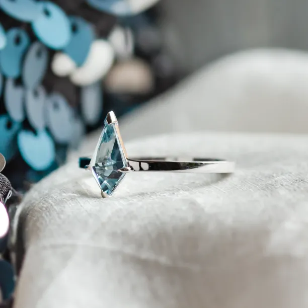 Gold ring with kite topaz DALIA Image