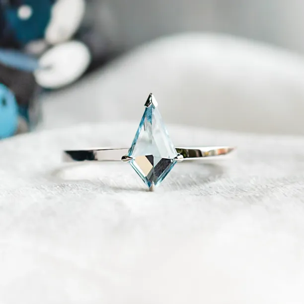 Gold ring with kite topaz DALIA Image