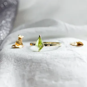 Gold ring with kite peridot PATRICE Thumbnail
