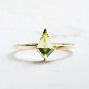 Gold ring with kite peridot PATRICE Thumbnail