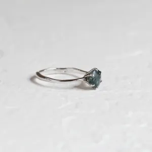 Unusual engagement ring with moss agate and organic bezel AVERIL Thumbnail