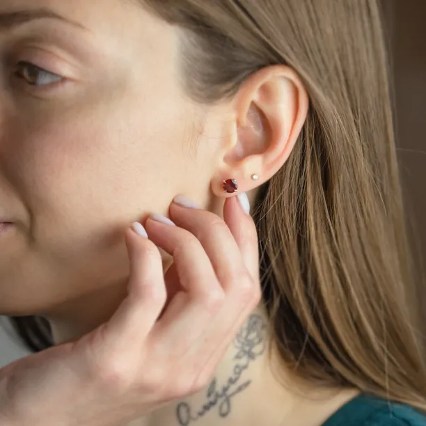 Gold earrings with garnets AMANDA Image