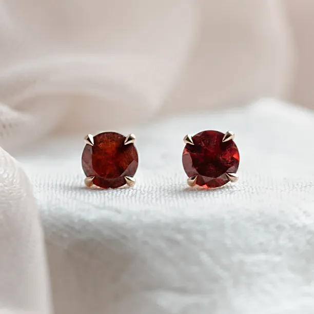 Gold earrings with garnets AMANDA Image