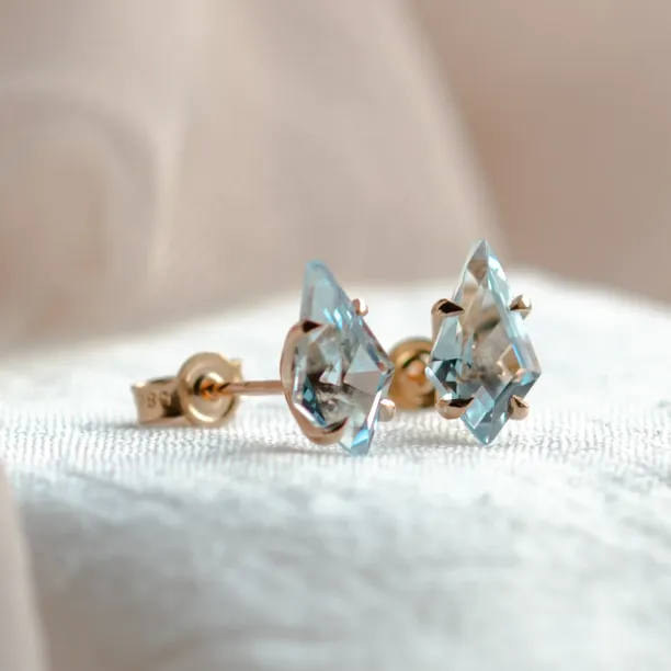 Gold earrings with topaz in kite shape RIAN Image