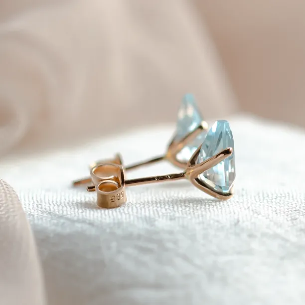 Gold earrings with topaz in kite shape RIAN Image