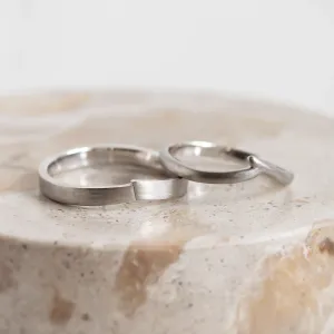 Elegant curved wedding rings SHIRIN Thumbnail