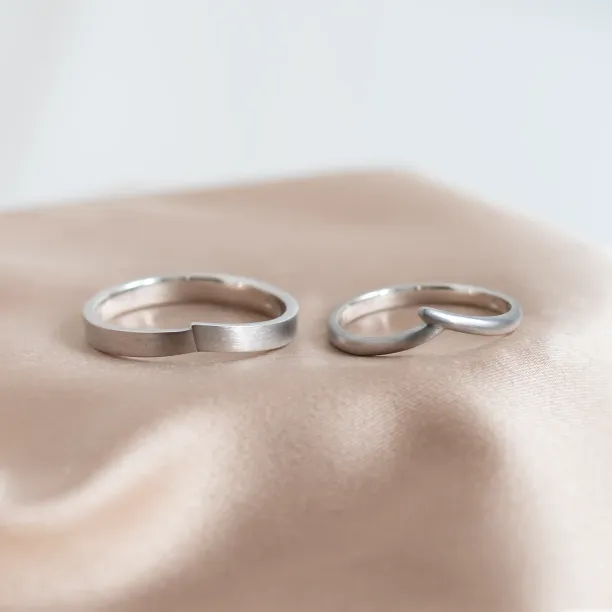 Elegant curved wedding rings SHIRIN Image