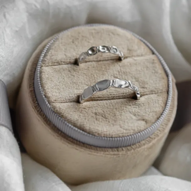 Unusual wedding rings with organic structure LISA Image