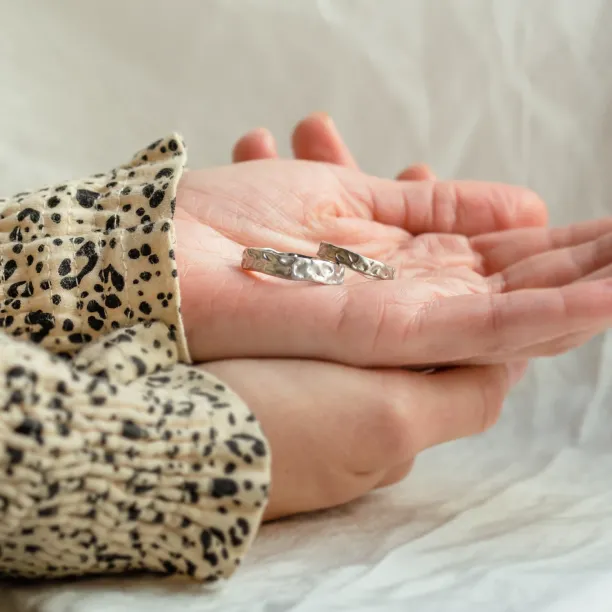 Original wedding rings with organic structure ANJA Image