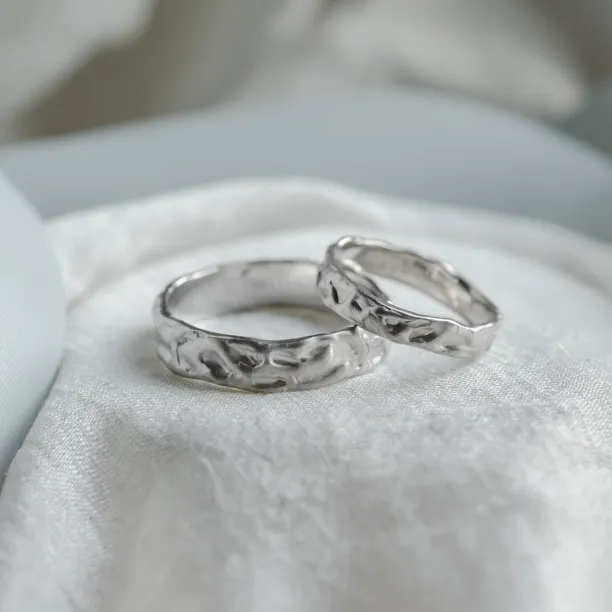 Original wedding rings with organic structure ANJA Image