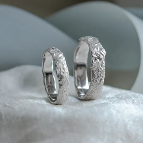 Atypical wedding rings with special surface MOONLIGHT Image
