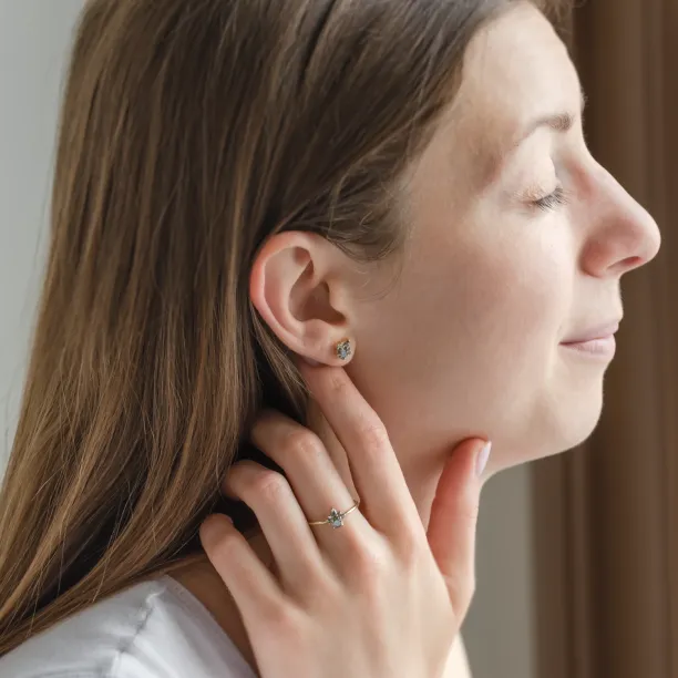 Romantic cluster jewelry set with salt and pepper diamonds PAGE Image