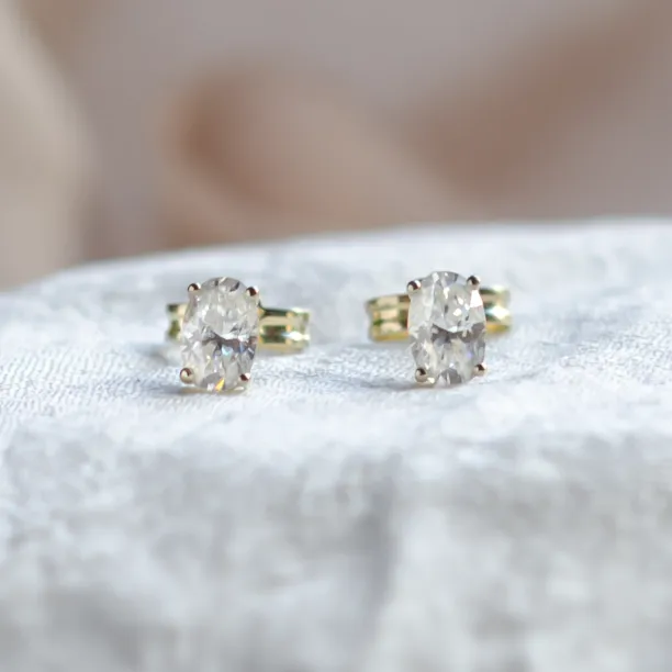 Gold minimalist earrings with oval moissanites CAROLYNE Image