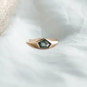 Original gold ring with an asymmetric teal sapphire TAYLOR Thumbnail