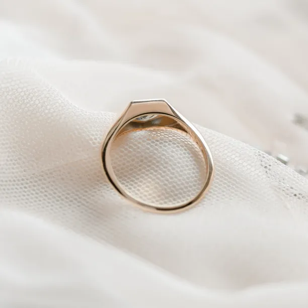 Original gold ring with an asymmetric teal sapphire TAYLOR Image