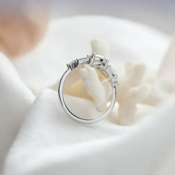 Luxury atypical ring with moissanites GINNY Image