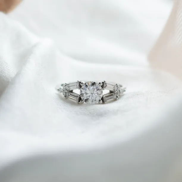 Luxury atypical ring with moissanites GINNY Image