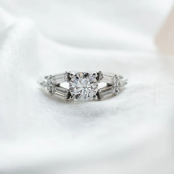 Luxury atypical ring with moissanites GINNY Image
