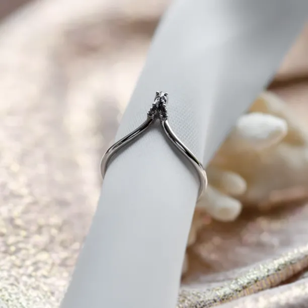 Curved gold ring with salt and pepper diamond LEILA Image